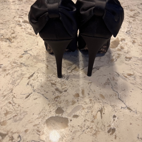 Betsey Johnson Charlie Black Satin Peep Toe Heels  Bow Detail Size 7 - Picture 4 of 5